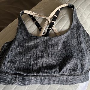 Excellent condition Lululemon energy bra size 6. Super soft material.